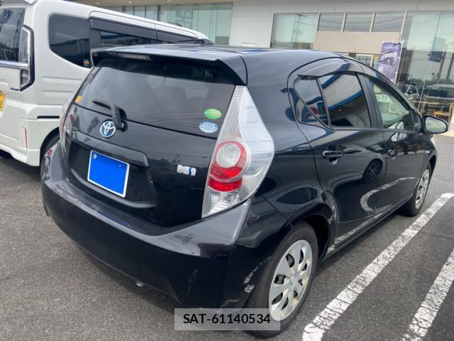 Toyota AQUA 2014-01 8876252-13