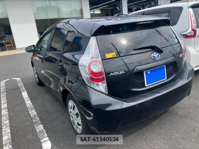 Toyota AQUA 2014-01 8876252-2