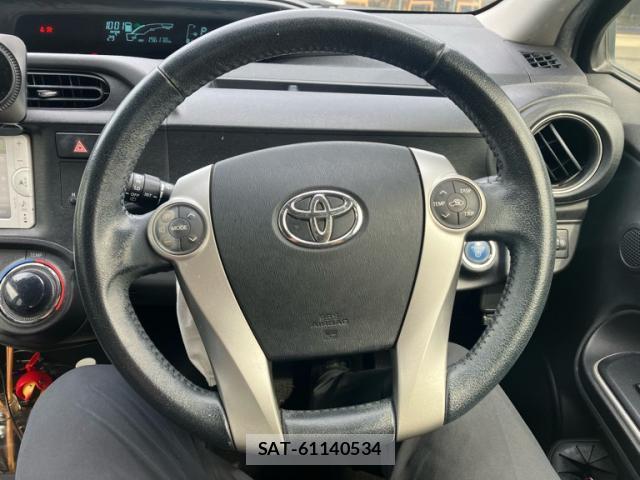 Toyota AQUA 2014-01 8876252-5