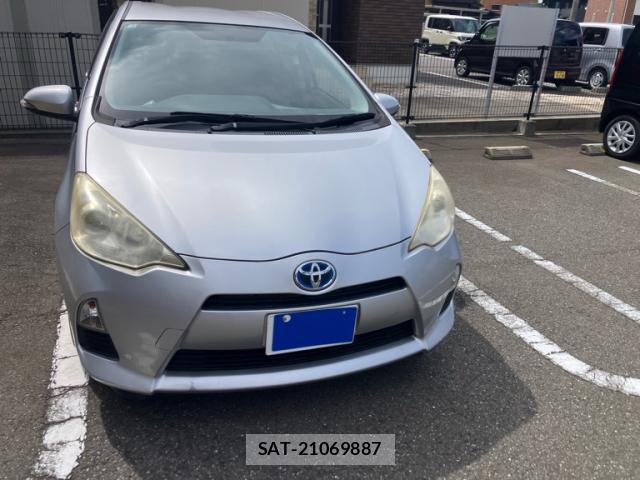Toyota AQUA 2013-11 8876266-0