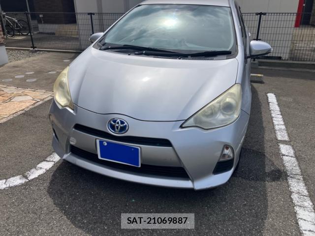 Toyota AQUA 2013-11 8876266-1