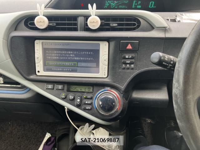 Toyota AQUA 2013-11 8876266-11