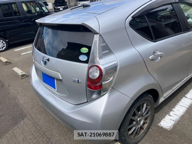 Toyota AQUA 2013-11 8876266-13