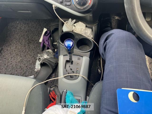 Toyota AQUA 2013-11 8876266-14