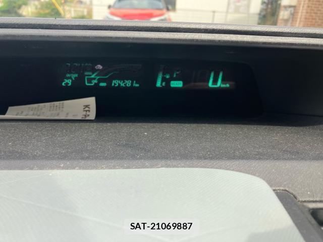 Toyota AQUA 2013-11 8876266-15