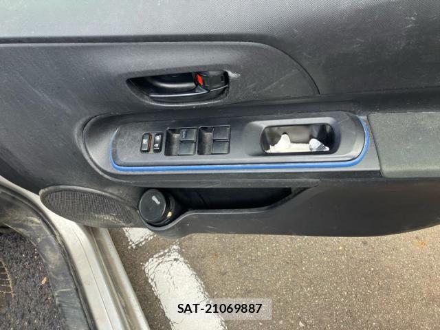 Toyota AQUA 2013-11 8876266-6
