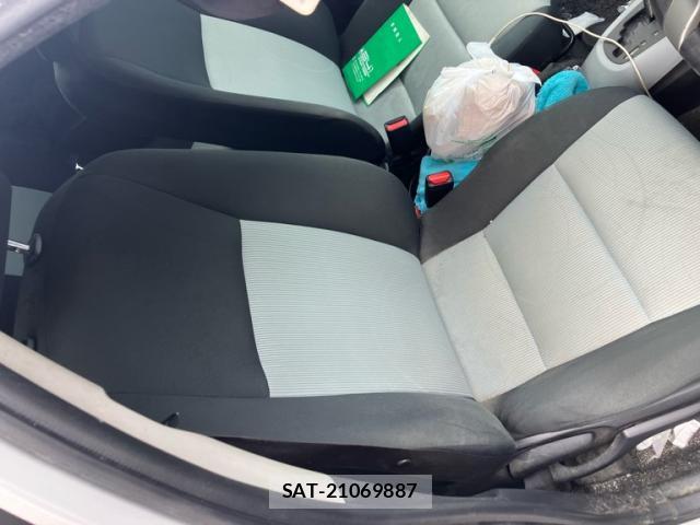 Toyota AQUA 2013-11 8876266-7