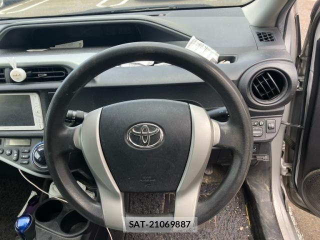 Toyota AQUA 2013-11 8876266-8