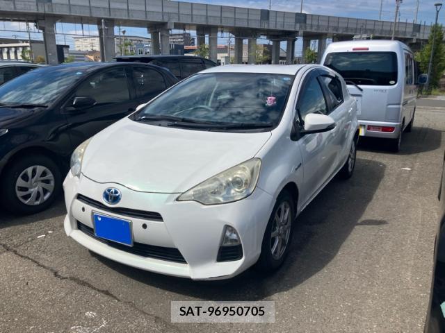 Toyota AQUA 2013-03 8876268-0