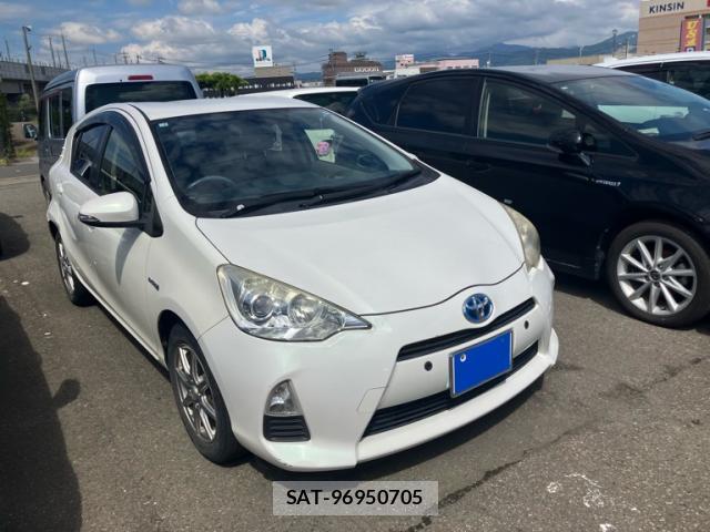 Toyota AQUA 2013-03 8876268-1