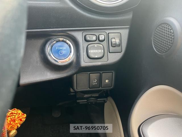 Toyota AQUA 2013-03 8876268-11