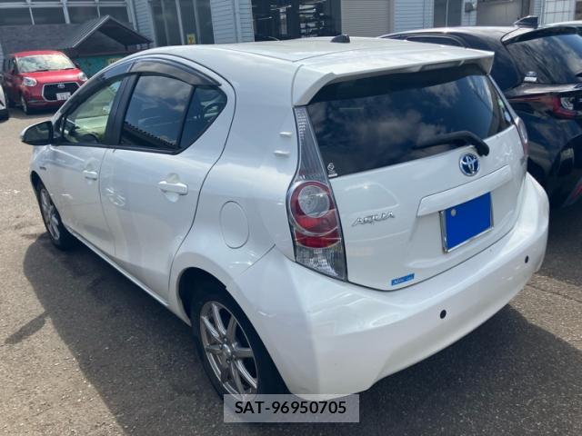 Toyota AQUA 2013-03 8876268-13