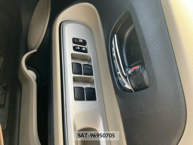 Toyota AQUA 2013-03 8876268-14