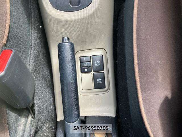 Toyota AQUA 2013-03 8876268-15