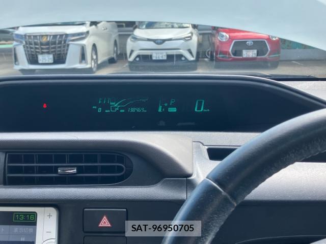 Toyota AQUA 2013-03 8876268-16