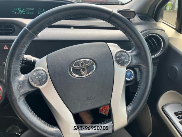 Toyota AQUA 2013-03 8876268-4