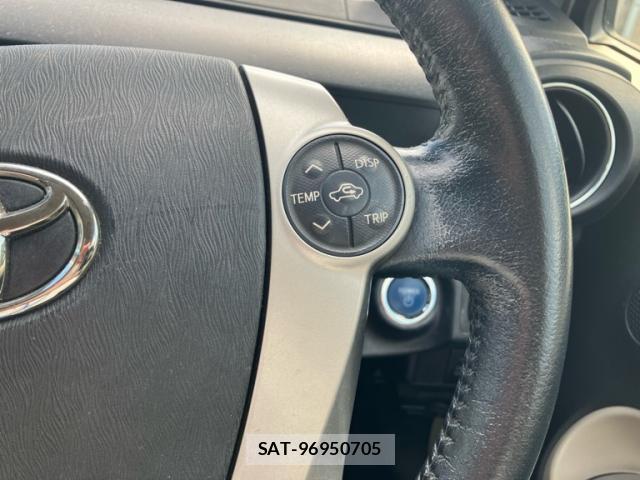 Toyota AQUA 2013-03 8876268-6