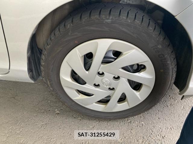Toyota AQUA 2017-09 8876312-1