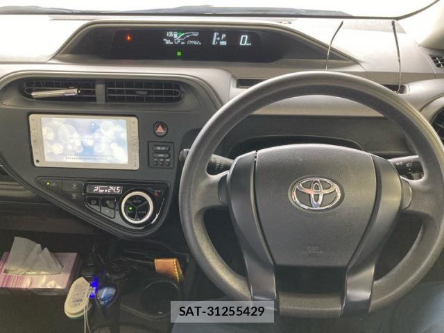 Toyota AQUA 2017-09 8876312-10