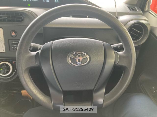 Toyota AQUA 2017-09 8876312-11