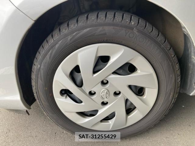 Toyota AQUA 2017-09 8876312-12