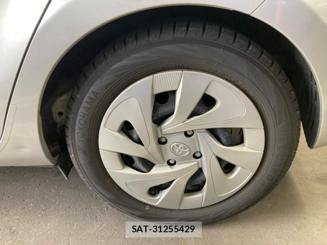Toyota AQUA 2017-09 8876312-13