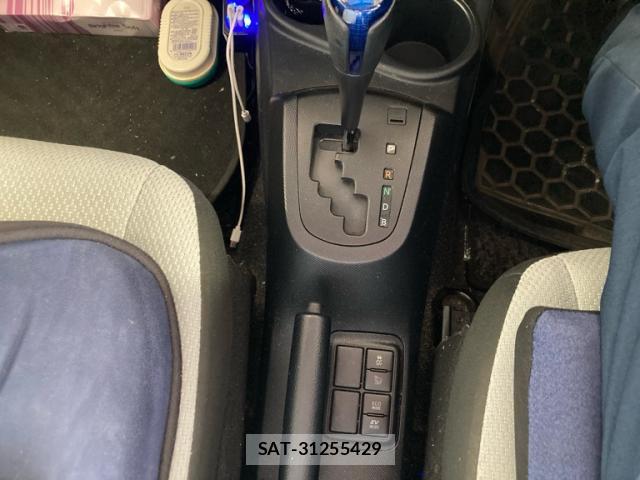 Toyota AQUA 2017-09 8876312-14