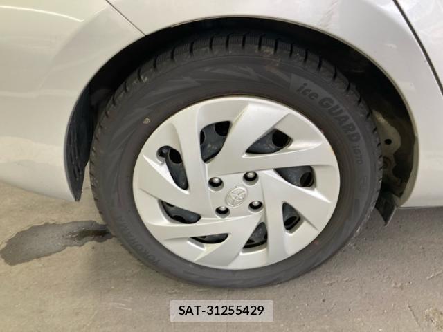 Toyota AQUA 2017-09 8876312-2