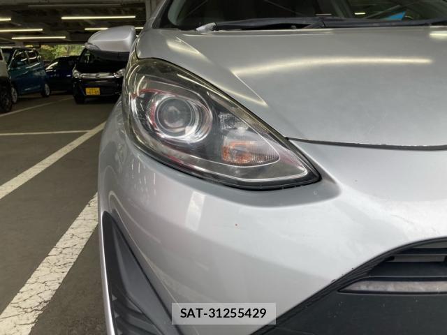 Toyota AQUA 2017-09 8876312-3