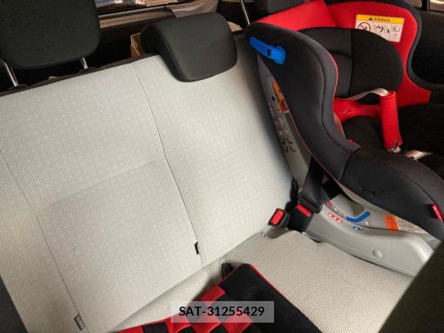 Toyota AQUA 2017-09 8876312-7