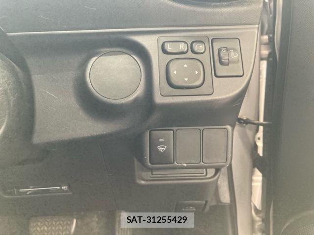 Toyota AQUA 2017-09 8876312-9