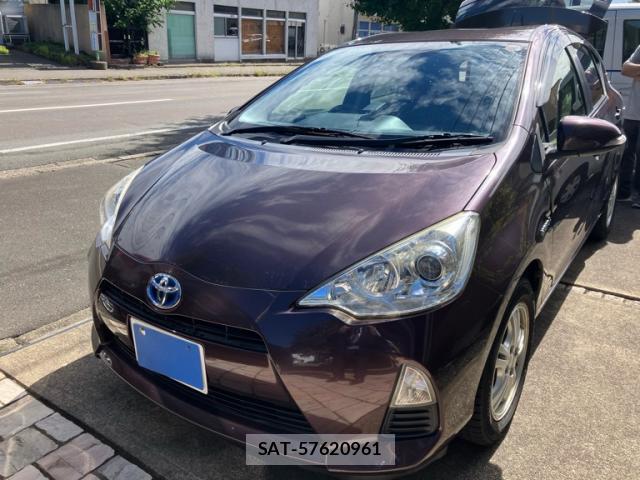Toyota AQUA 2014-06 8876384-0