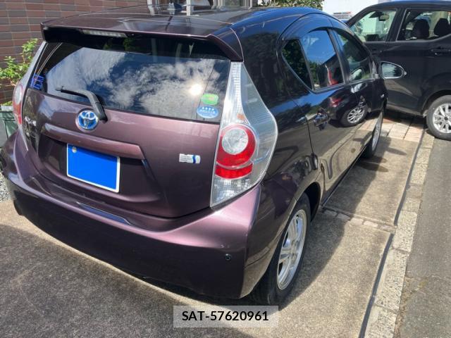 Toyota AQUA 2014-06 8876384-12