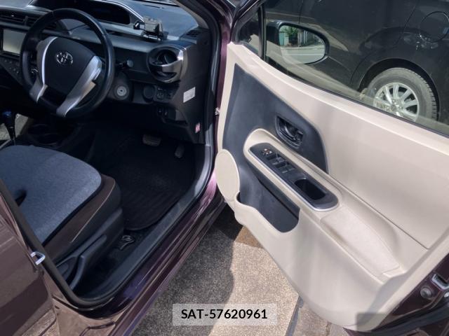 Toyota AQUA 2014-06 8876384-14