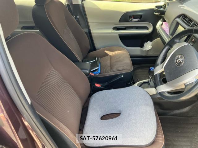 Toyota AQUA 2014-06 8876384-15