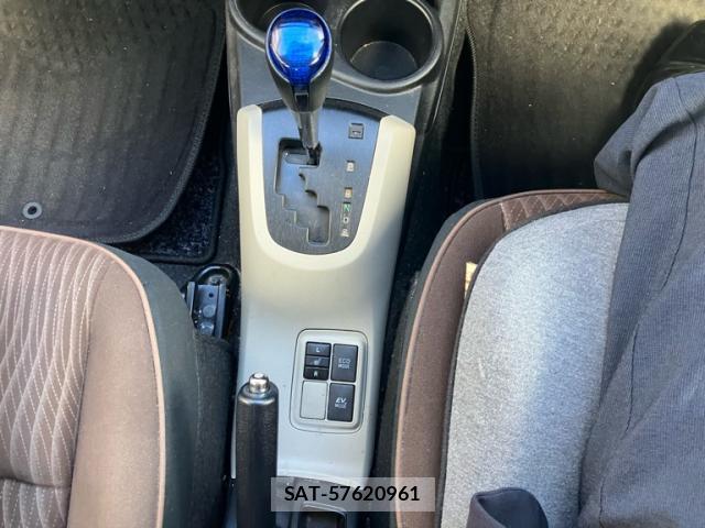 Toyota AQUA 2014-06 8876384-19