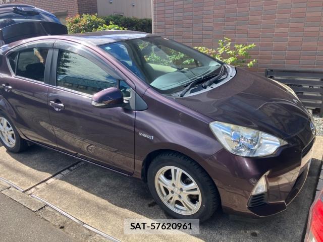 Toyota AQUA 2014-06 8876384-2
