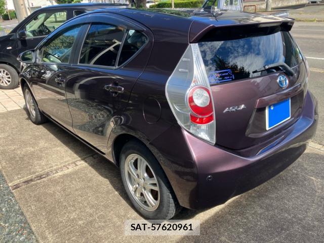 Toyota AQUA 2014-06 8876384-3
