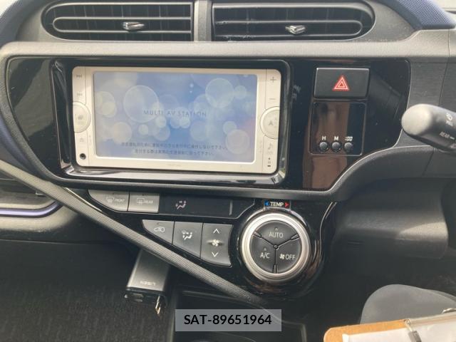 Toyota AQUA 2015-09 8876463-3