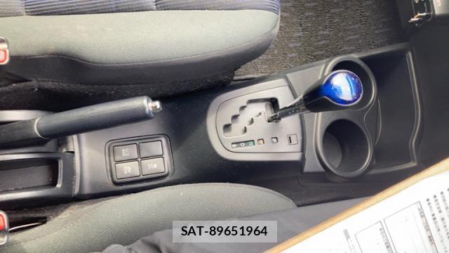 Toyota AQUA 2015-09 8876463-7