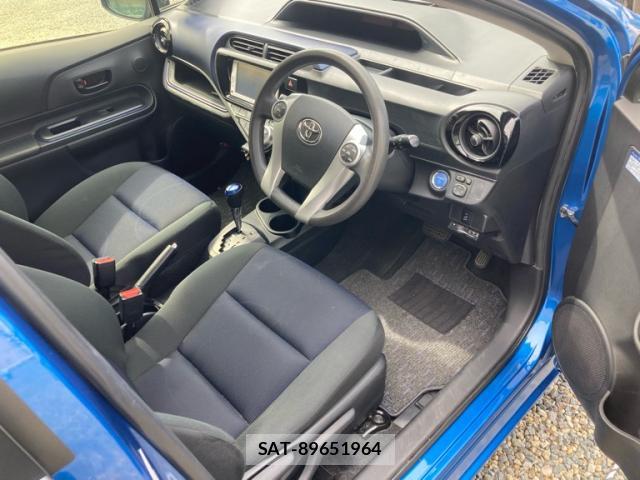 Toyota AQUA 2015-09 8876463-2