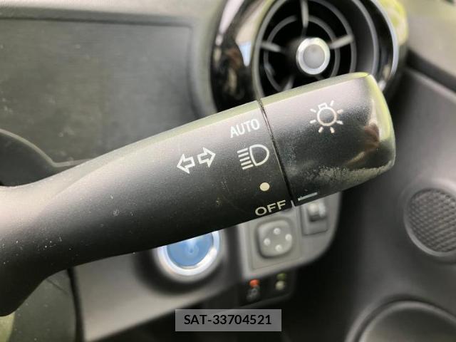 Toyota AQUA 2015-09 8876579-16