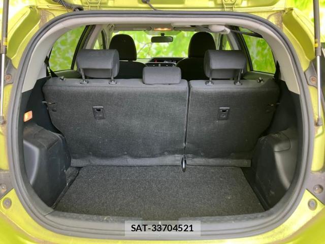 Toyota AQUA 2015-09 8876579-7