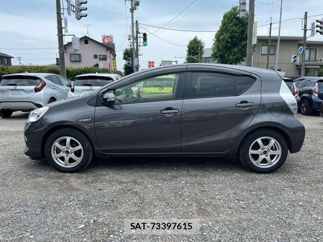 Toyota AQUA 2014-03 8876628-13
