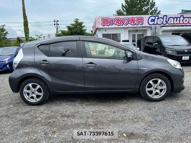Toyota AQUA 2014-03 8876628-14