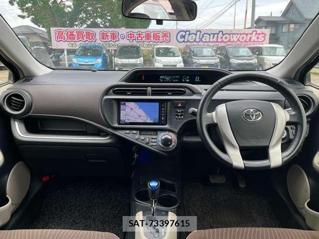 Toyota AQUA 2014-03 8876628-15