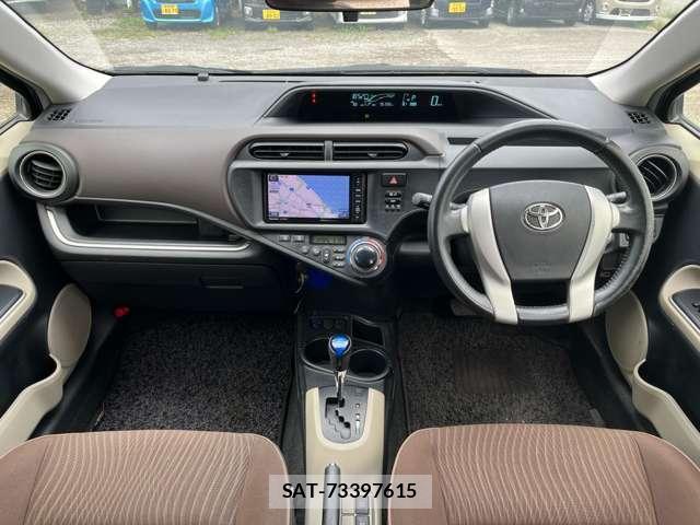 Toyota AQUA 2014-03 8876628-2