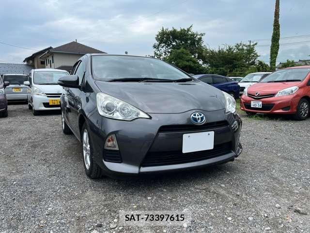 Toyota AQUA 2014-03 8876628-7