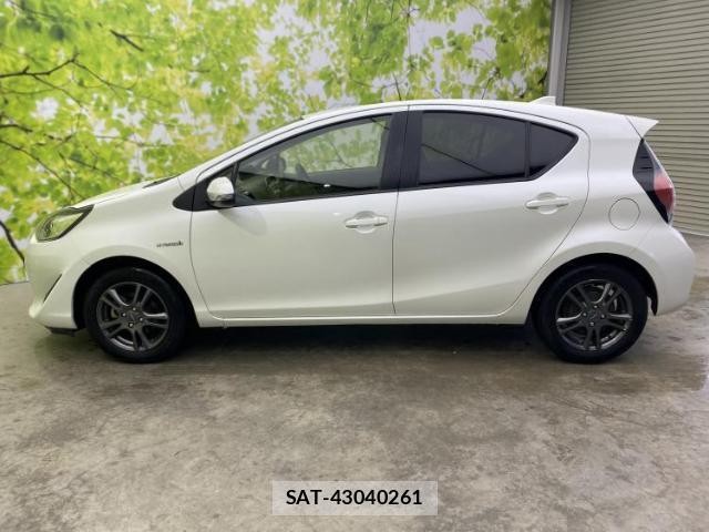 Toyota AQUA 2019-06 8876764-1