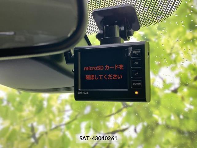Toyota AQUA 2019-06 8876764-17
